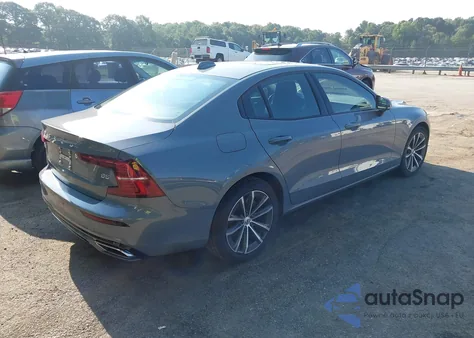 2022 Volvo S60 B5 Inscription/B5 Momentum из США, поврежденный, VIN 7JRL12FZ2NG189813